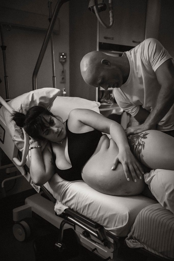 Mother in labour in the hospital with her partner close, black and white, doula support at a hospital birth in Arnhem